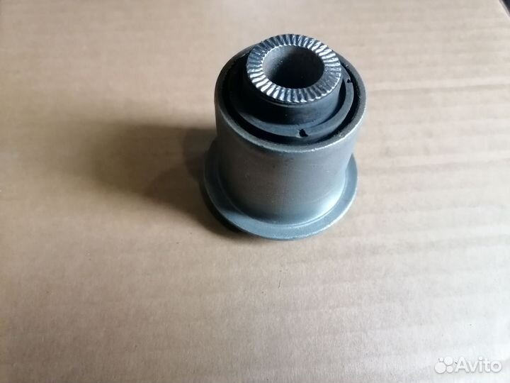 Сайлентблок нижнего рычага Toyota Mark II