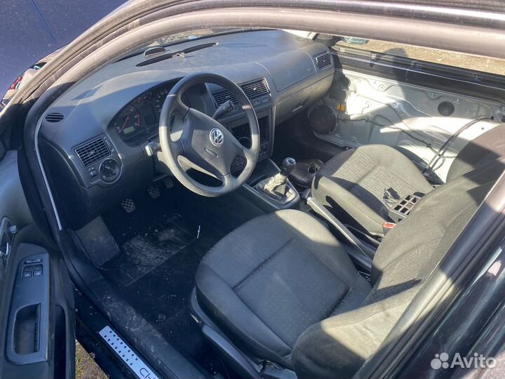 Панель передняя (телевизор) для Volkswagen Golf 4