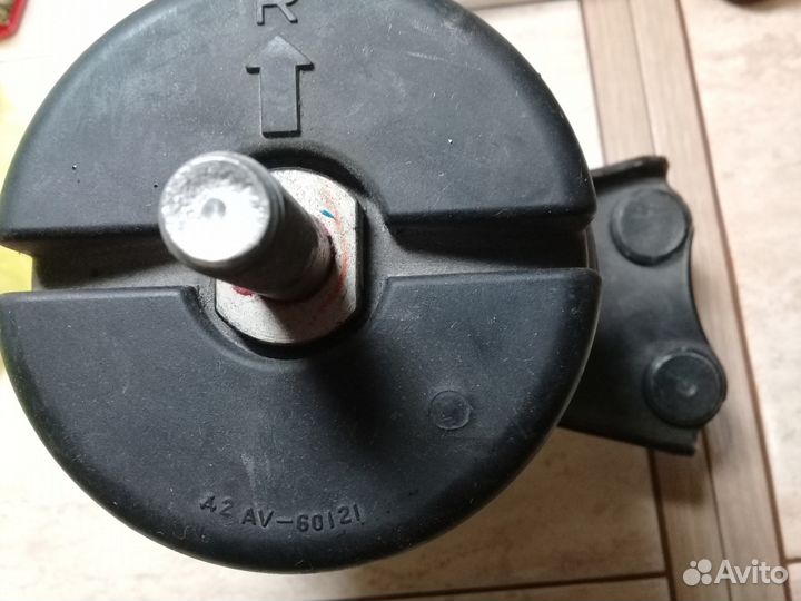 Подушка двигателя на Лексус