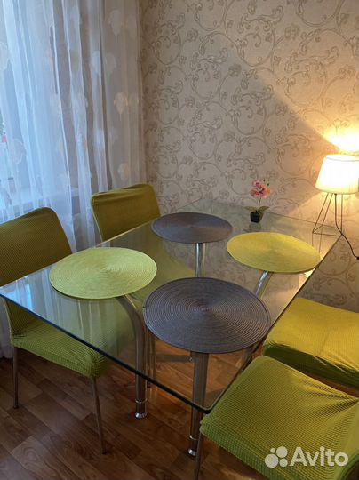 Стол и стулья