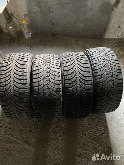 Bridgestone Blizzak Spike-01 225/50 R17
