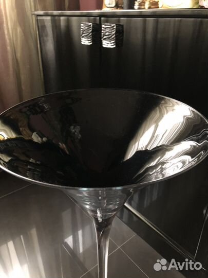 Интерьерная Ваза на тонкой ножке, высокая