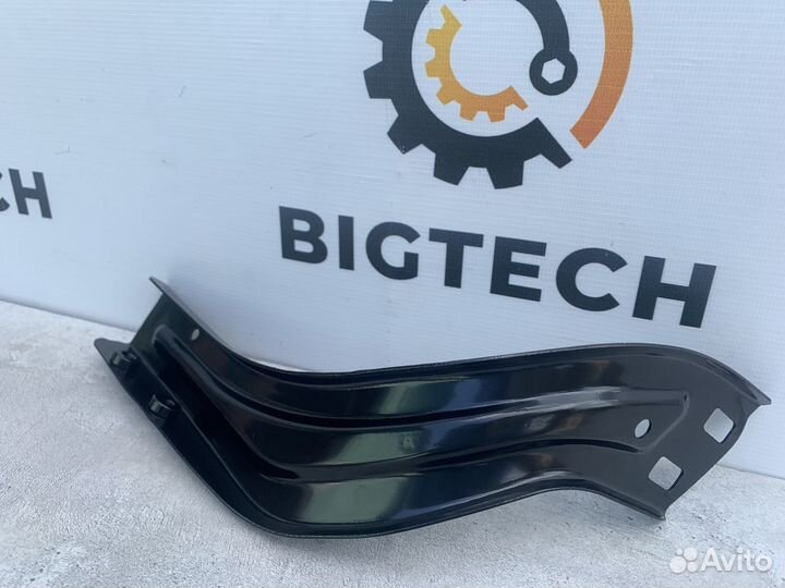 Кронштейн фары правый Mercedes W212 A2126200285