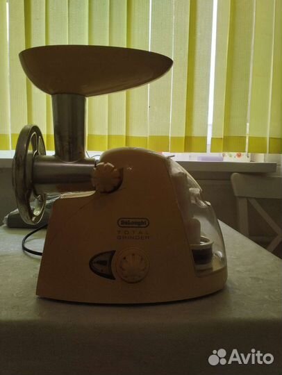 Электромясорубка DeLonghi KMG 1200 бу