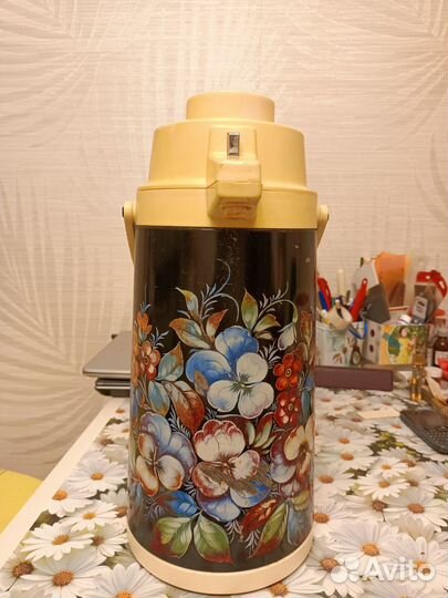 Термос с помпой 2 л крышка и дно снимается.Торг