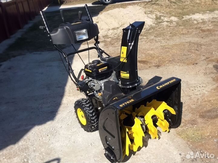 Снегоуборщик Champion ST762E