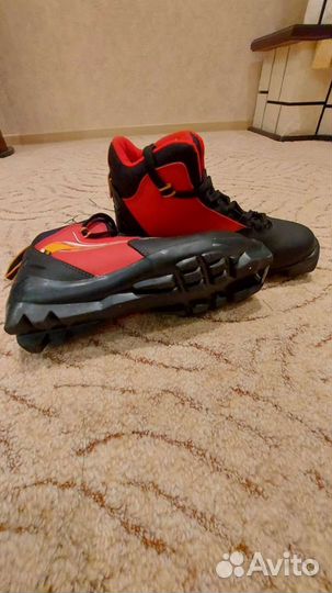 Лыжные ботинки