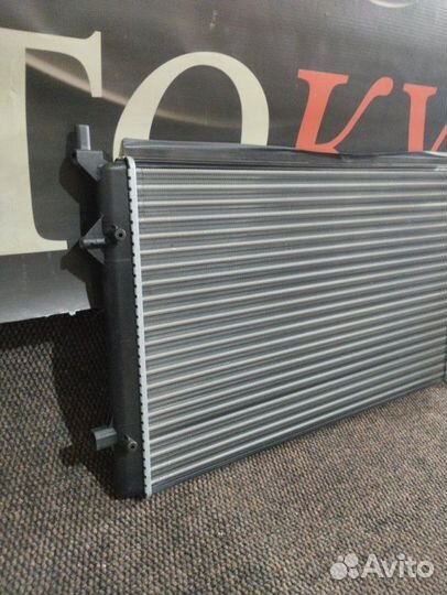 Радиатор охлаждения Volkswagen Jetta 6