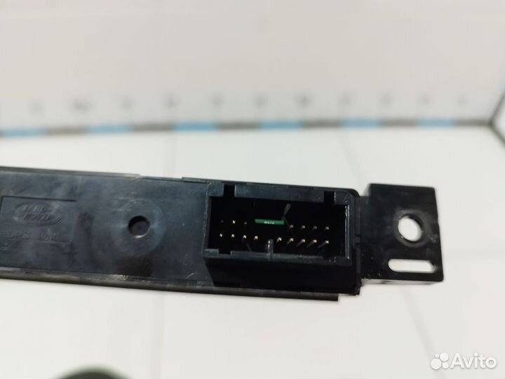 Кнопка аварийной сигнализации Discovery III 2004