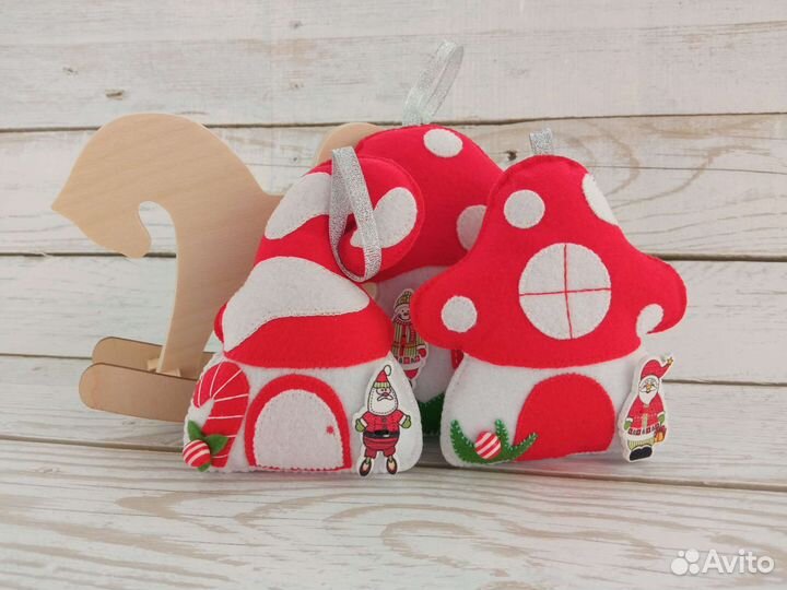 Новогодние ёлочные игрушки