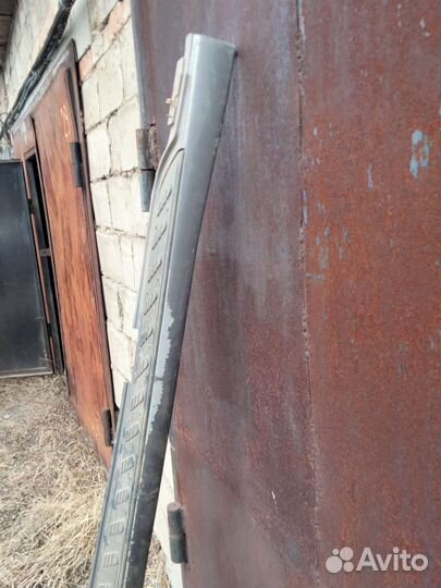 Накладка подножки правая Паджеро 3 рестайлинг