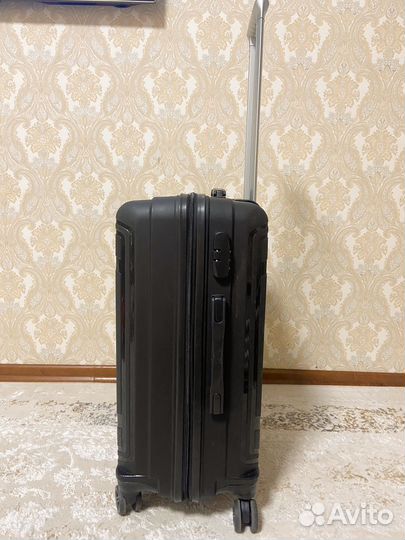 Чемодан на колесах большой