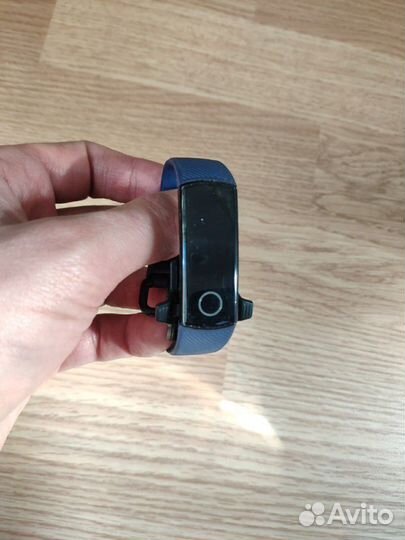 Спорт браслет honor 4, можно плавать