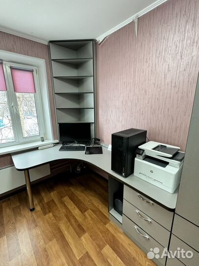 Компьютерный стол со шкафом