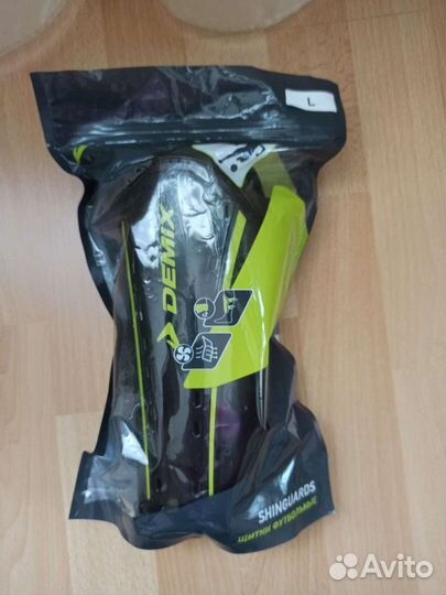 Футбольные щитки Demix размер М