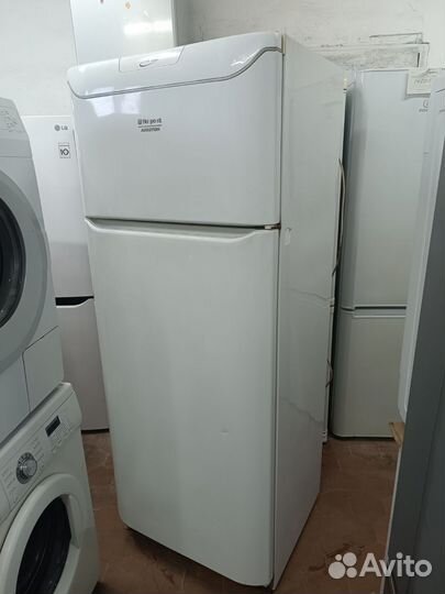 Холодильник Hotpoint-Ariston