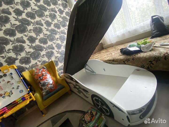 Детская кровать машинка с матрасом бу
