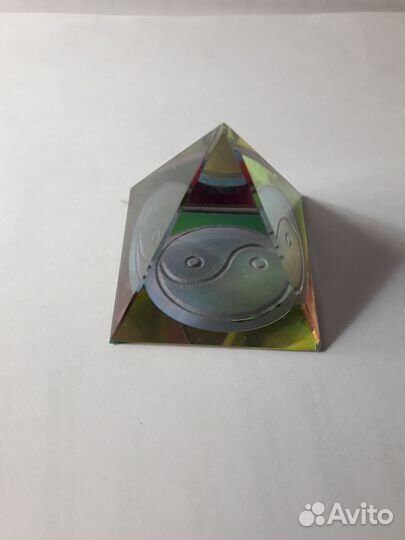 Пирамида с Инь-Янь