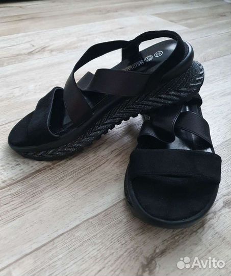 Сандалии, босоножки