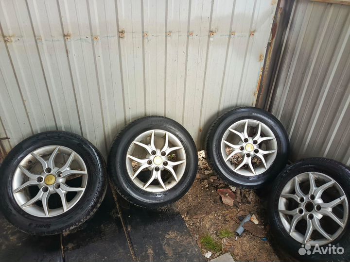 Продам летнюю резину с дисками