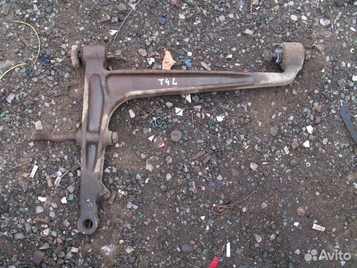 Рычаг подвески левый Volkswagen Transporter Т4