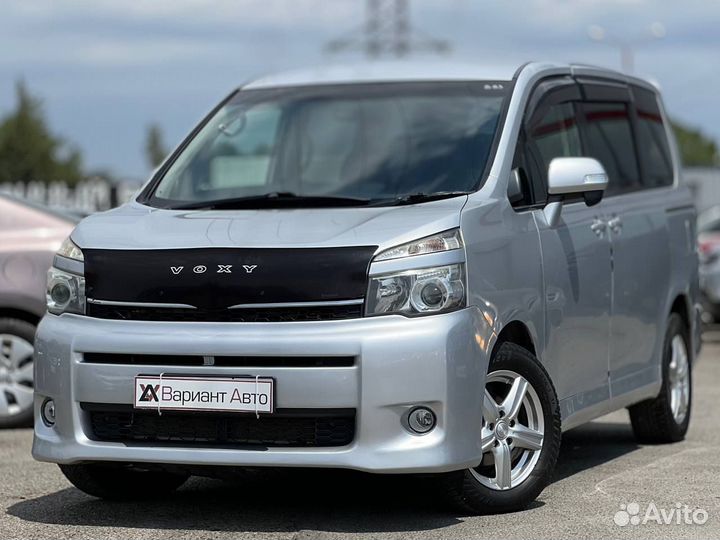 Toyota Voxy 2.0 CVT, 2012, 225 000 км
