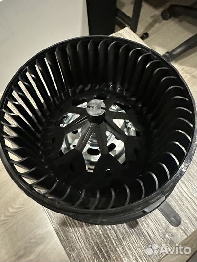 Вентилятор отопителя Luzar LFh 18K1