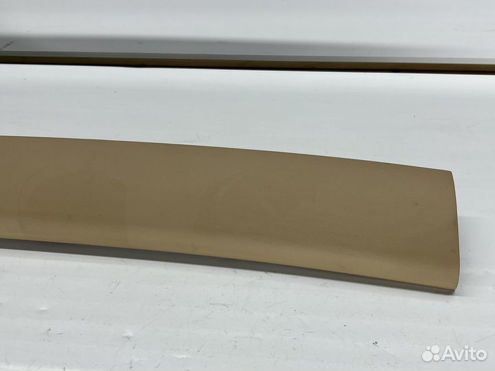 Обшивка крышки багажника правая BMW X3 E83