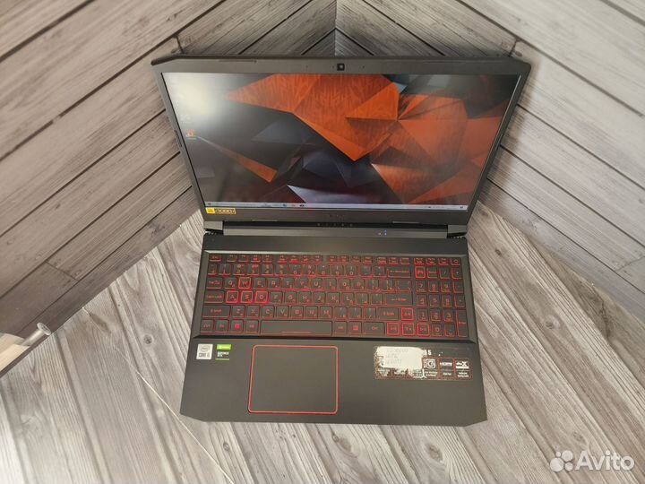 Acer Nitro 5 Core i5-10300H / 16GB / GTX1650TI