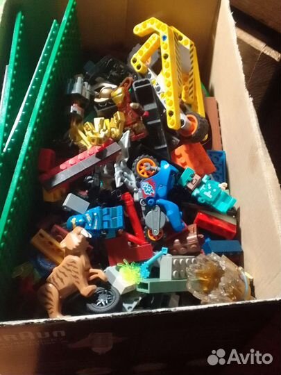 Коробка с лего 1 кг есть фигурки