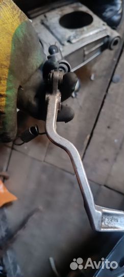 Ножка заднего тормоза kawasaki zzr 400-2