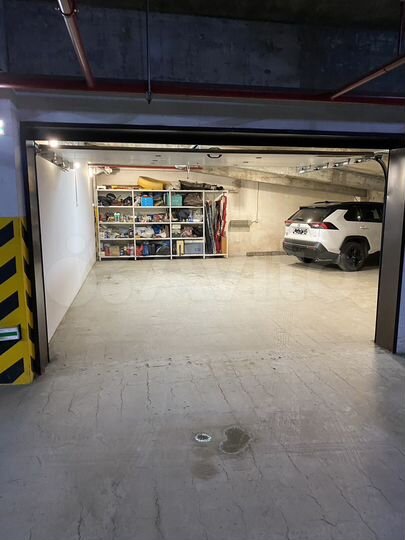 Машиноместо, > 30 м²