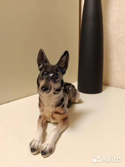 Фарфоровая статуэтка собака овчарка