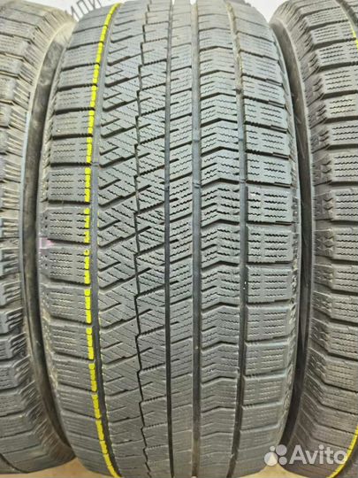 Bridgestone Blizzak VRX2 235/50 R18 97H