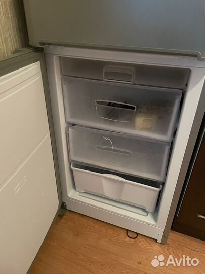 Холодильник indesit