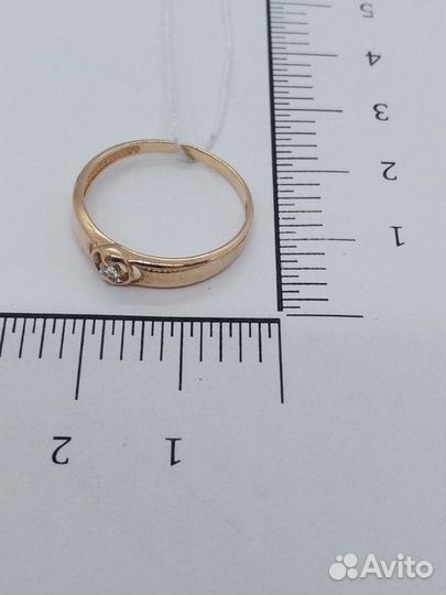 Золотое кольцо с бриллиантом 17р