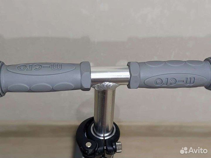 Детский трехколесный самокат Maxi Micro Deluxe LED