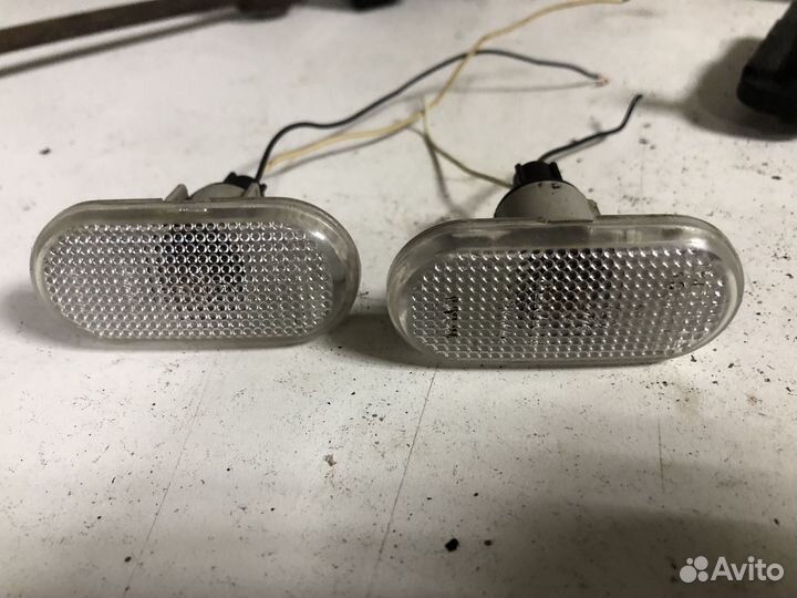 Повторитель в крыло Renault Logan 1