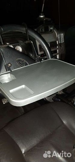 Дорожный столик в авто