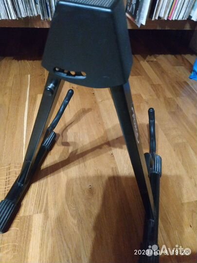 Стойка для гитары