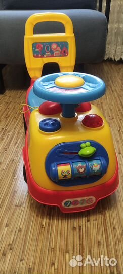 Машинка каталка толокар с ручкой