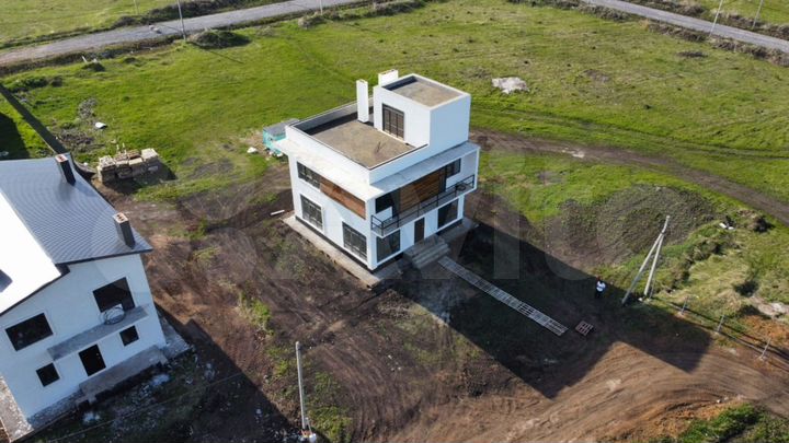 Коттедж 245 м² на участке 10 сот.