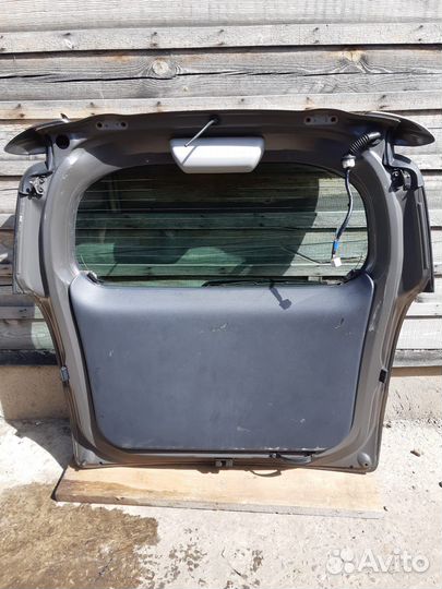 Продам крышку багажника Toyota Ractis 2008