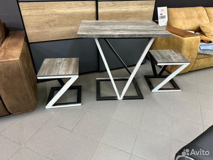 Столик журнальный авторский