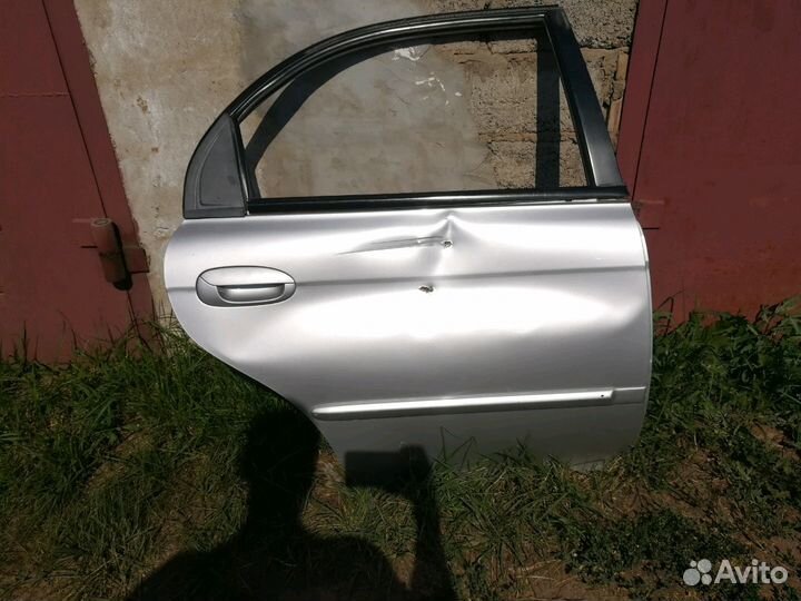 Продаю дверь заднюю правую на киа спектру