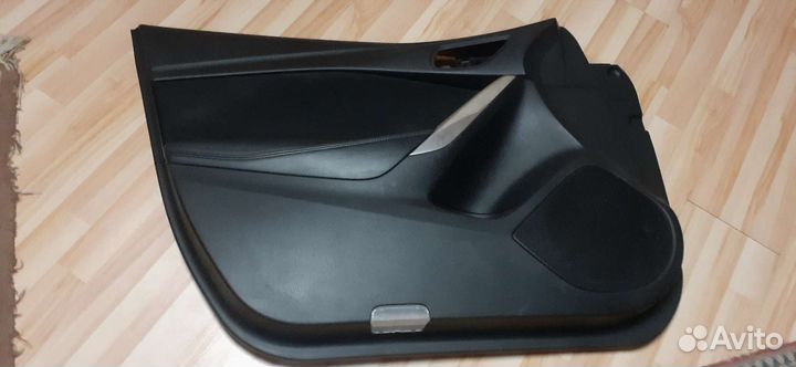 Обшивка передней левой двери mazda GJ