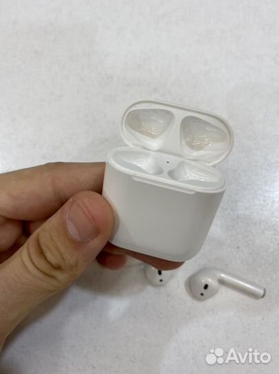 Беспроводные наушники apple airpods 1