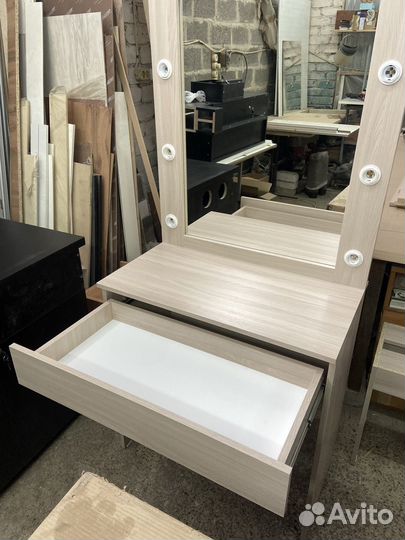 Гримерный стол