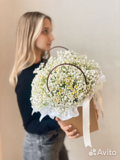 Гипсофила и ромашки