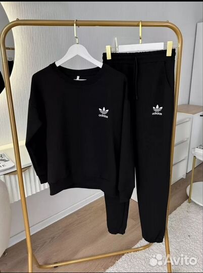 Спортивный костюм женский